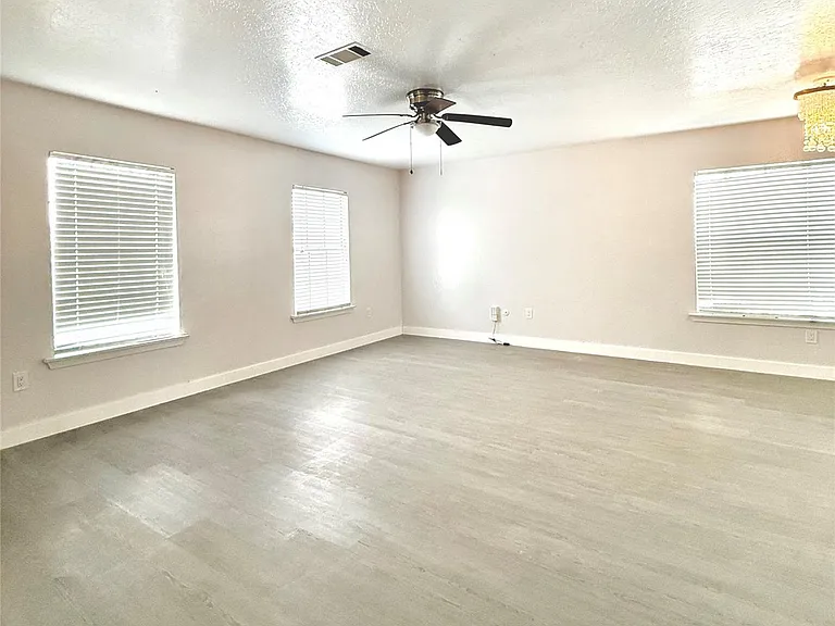 12210 Cliffgate Dr — Photo 11