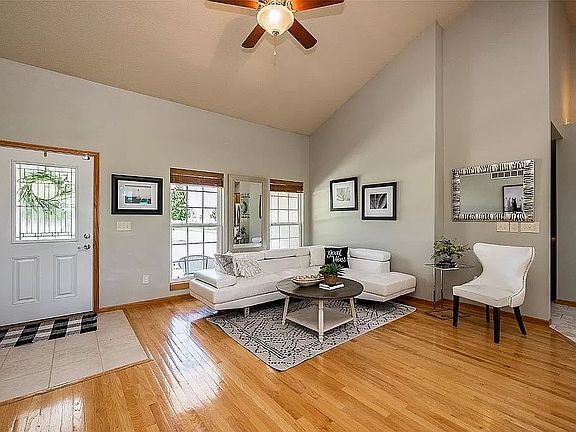 3rd image of 670 Strathmoor Dr