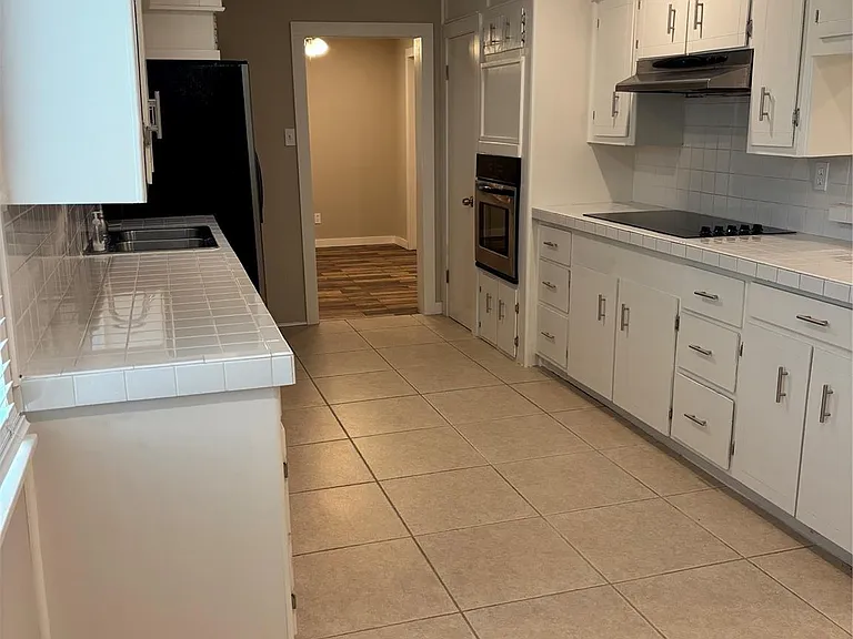 8049 Forest Hills Dr — Photo 16