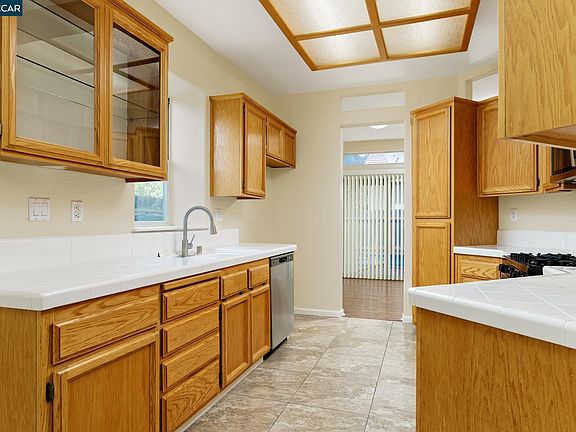 4th image of 4233 Shandwick Dr