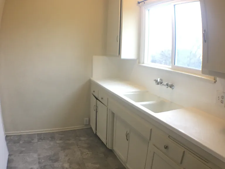 1326 Edgecliffe Dr #1 — Photo 13
