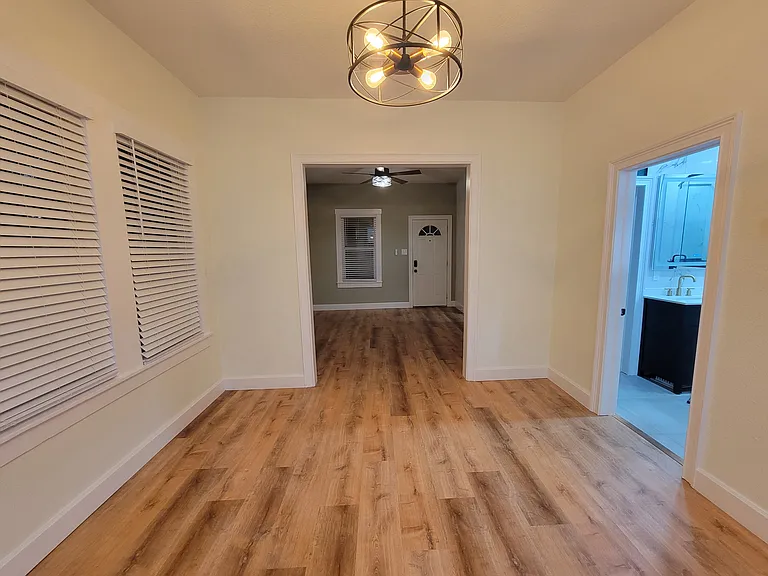 1011 E 24th Ave — Photo 3