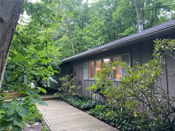 6885 Wilson Mills Rd, Gates Mills, OH 44040
