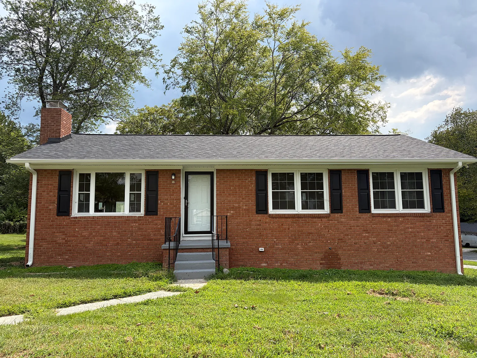 3 bed, 1207 sqft, $1,650 — Photo 1