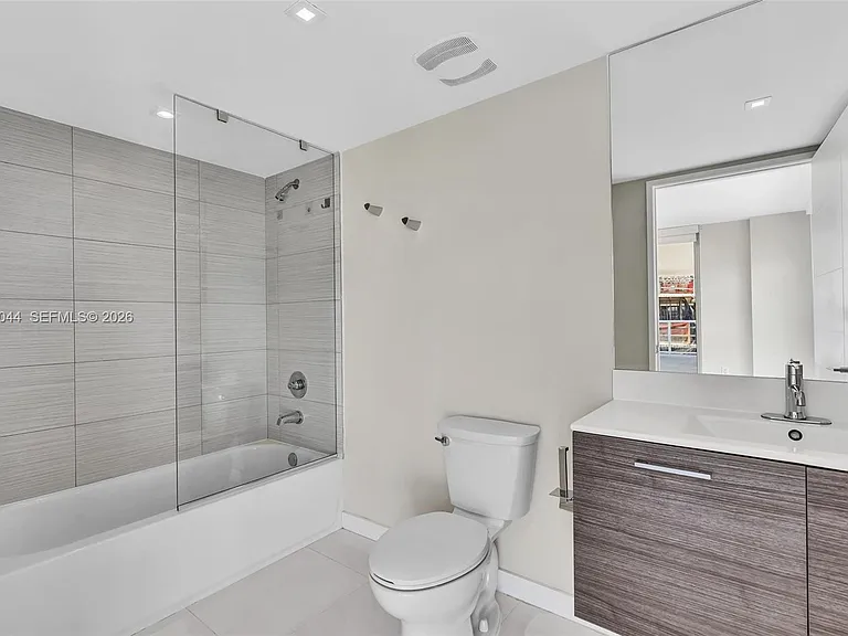 9901 E Bay Harbor Dr #803 — Photo 15