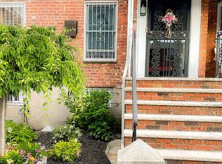 19410 Station Rd, Flushing, NY 11358