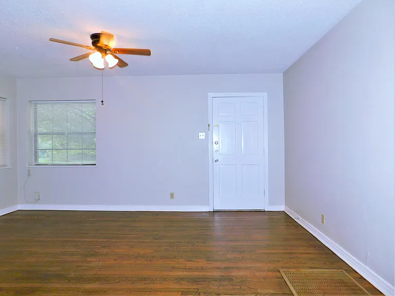 1010 Denton St — Photo 9