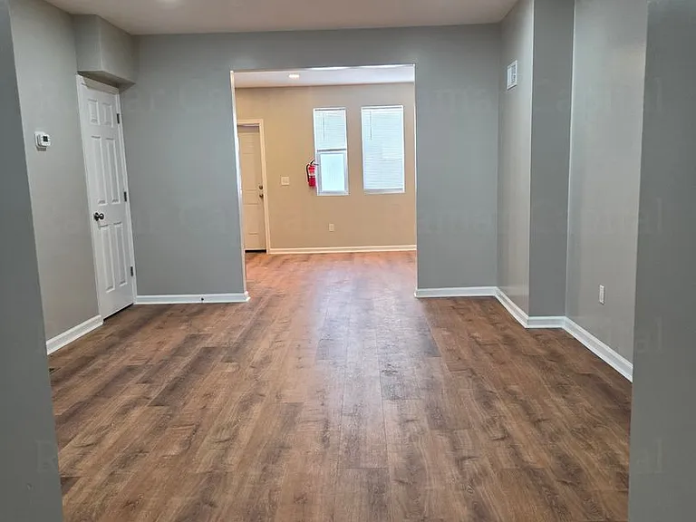 2754 Mickle St — Photo 10
