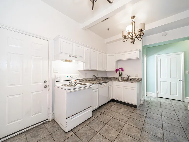 17 E Clay St — Photo 7