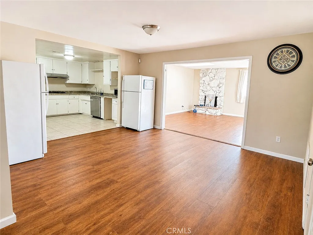 6 bed, 2.5 bath, 2911 sqft, $3,800 — Photo 2
