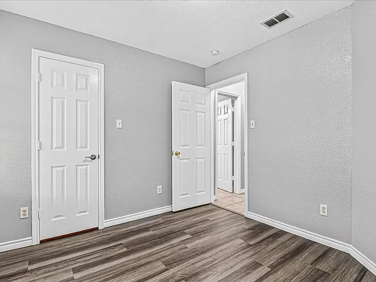 6810 Blue Skyway Dr — Photo 32