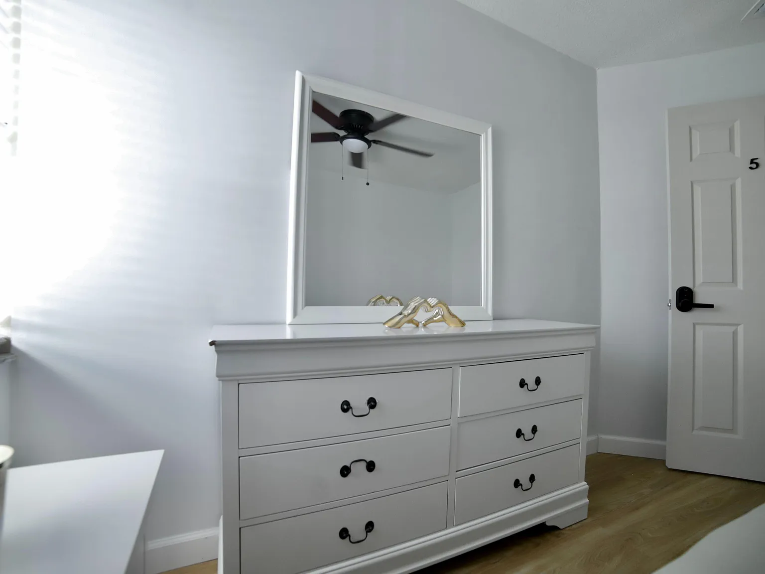 4 bed, 2.0 bath, 2000 sqft, $892 — Photo 3