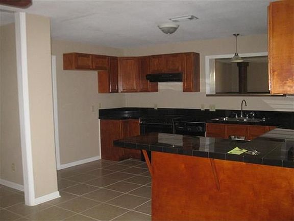 3rd image of 3628 Drexel Ave