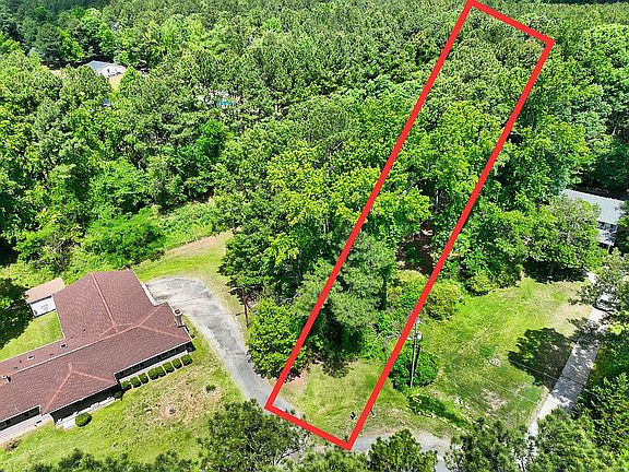 4th image of 3057 Lake Dr
