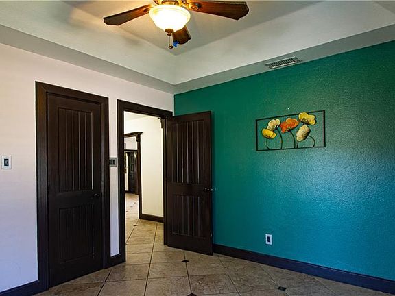 5th image of 100 Marigold Ave