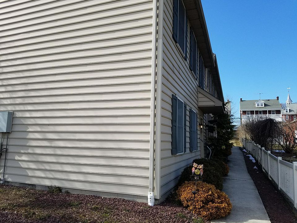 2nd image of 221 E Franklin St APT B