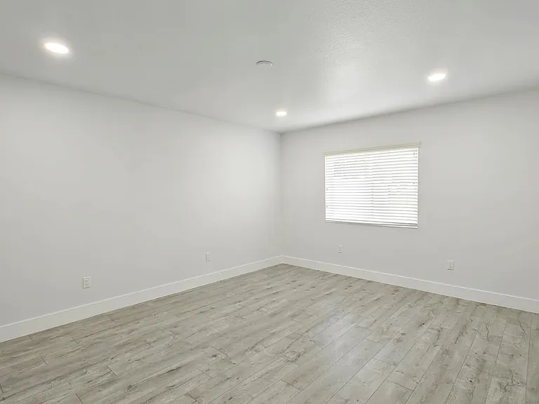 1626 Riverside Dr — Photo 14