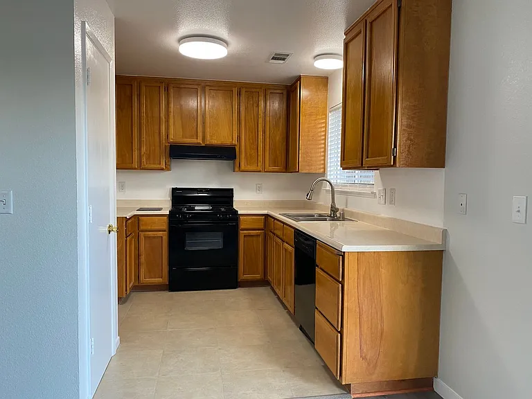 20612 McCoy Rd — Photo 5