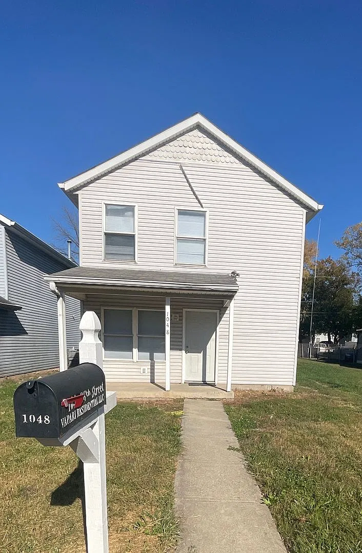 3 Bedroom, 1.5 Bathroom Single House — Photo 1