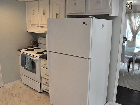 Open Kitchen (Full Fridge, Stove) plenty of cabinet space