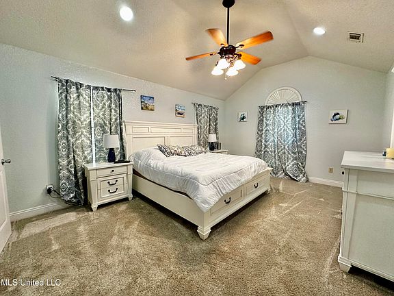3rd image of 7125 Oakhurst Dr