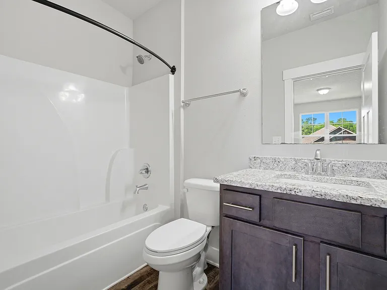 425 Pemberton Ln — Photo 32