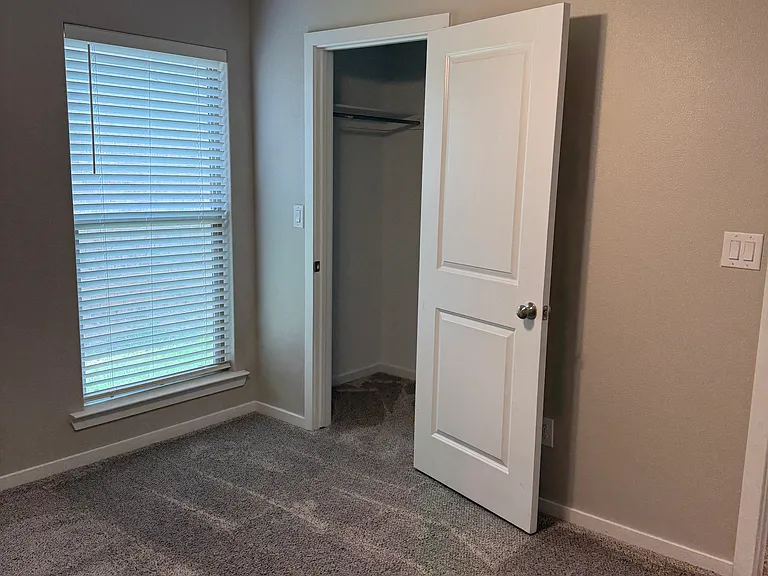 2901 Urbana Ave — Photo 21
