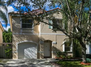 4050 Tree Tops Rd, Hollywood, FL 33026