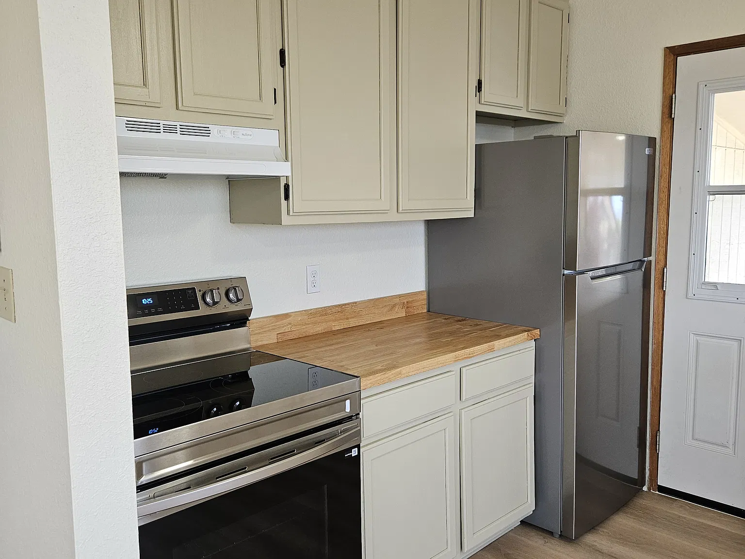 2 bed, 700 sqft, $2,750 — Photo 3