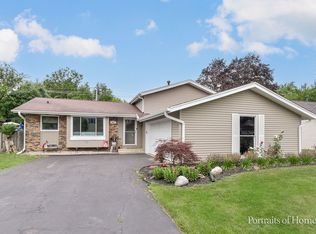 440 Hiawatha Dr, Carol Stream, IL 60188