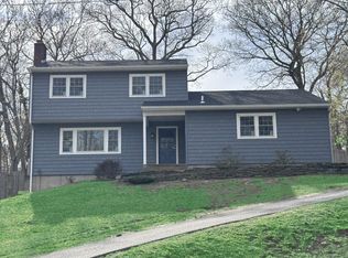 10 Valentine Rd, Shoreham, NY 11786