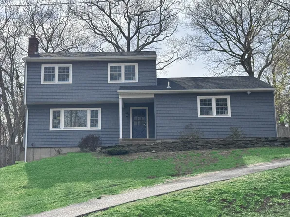 10 Valentine Rd, Shoreham, NY 11786