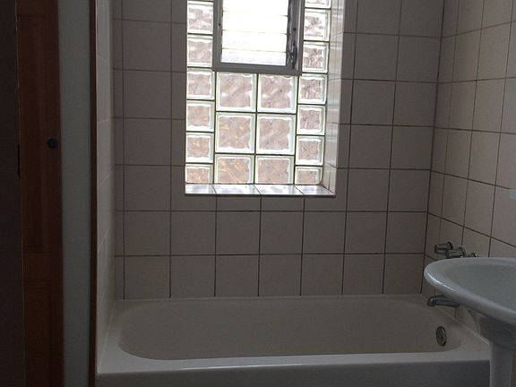 5th image of 3720 N Lakewood Ave