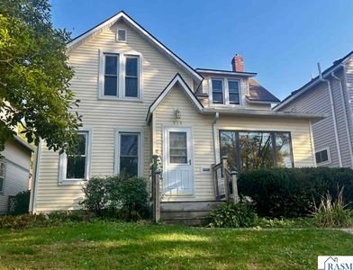 913 N 4th St, Mankato, MN, 56001