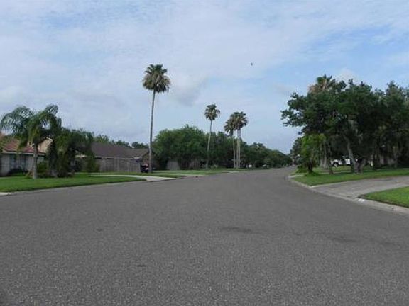 3rd image of 2601 Cypress Dr