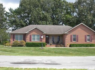 202 Twin Lakes Rd, Carterville, IL 62918