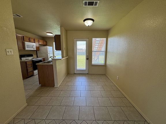 5th image of 5702 Greengate Dr APT A