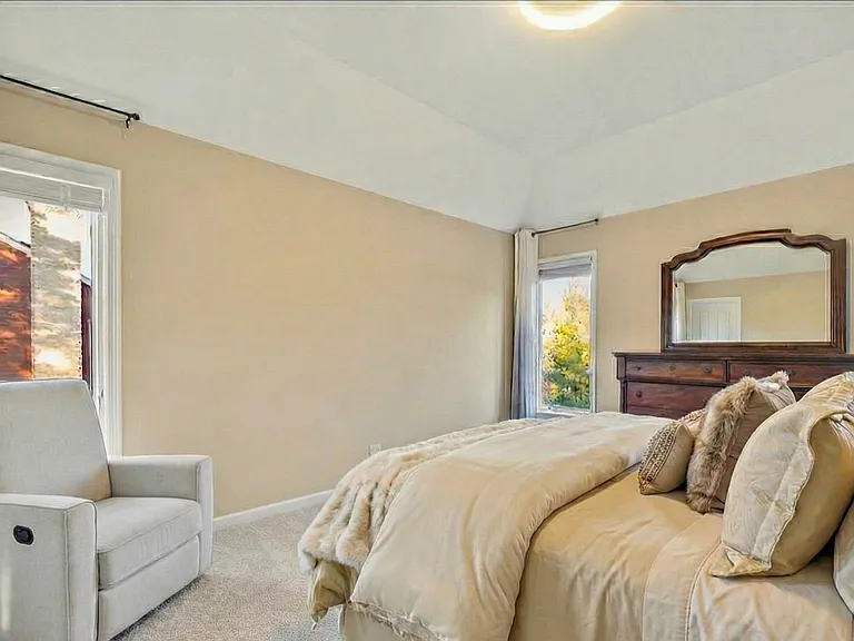 142 N Dixon Dr — Photo 26