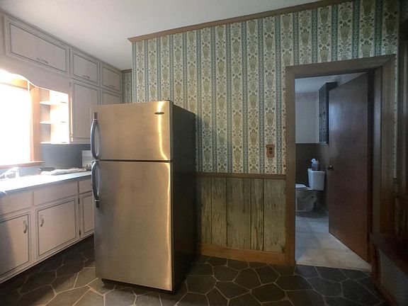 4th image of 34 Byfield St #1