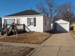 814 E 14th St, Fremont, NE 68025