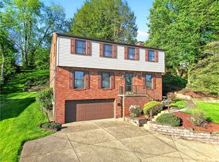 1024 Surrey Woods Rd, Bethel Park, PA 15102