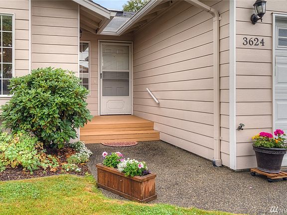 Welcome home. Covered front entry so your guests won't get caught in the rain.