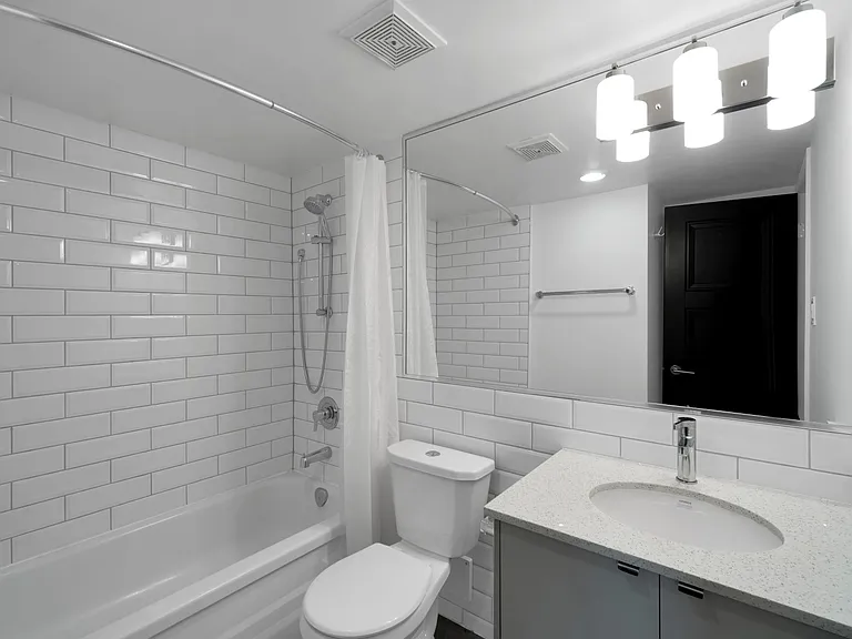 130 Keith Rd W — Photo 9
