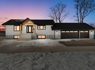 718 E 152nd St, Phoenix, IL 60426