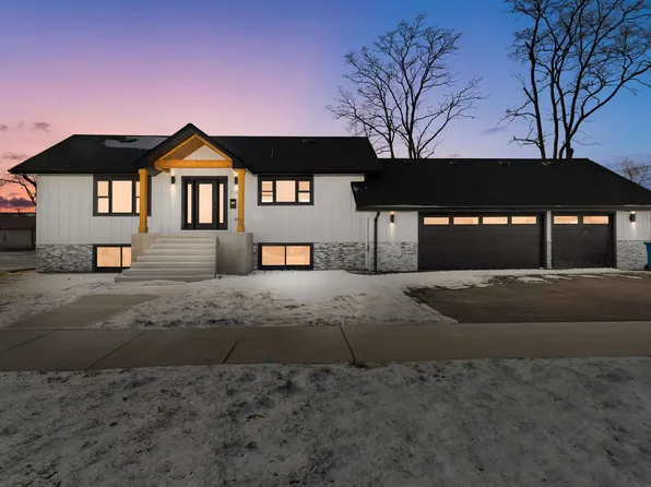 718 E 152nd St, Phoenix, IL 60426