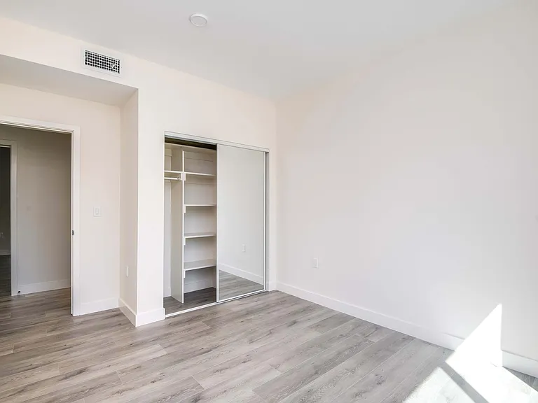 6120 Woodman Ave #102 — Photo 26