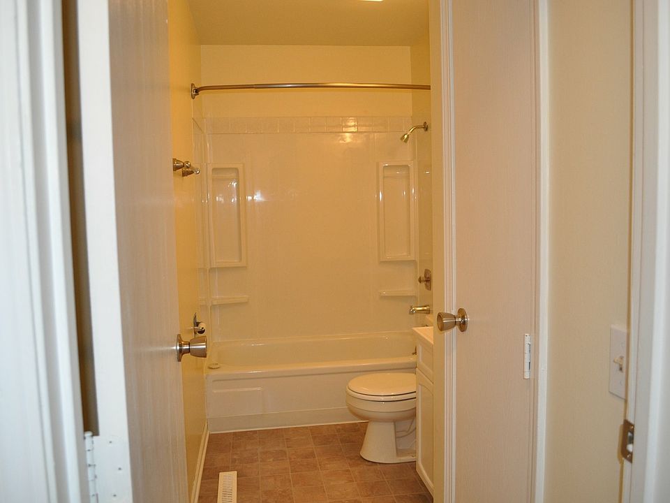 2nd image of 130 Oak Lane Dr