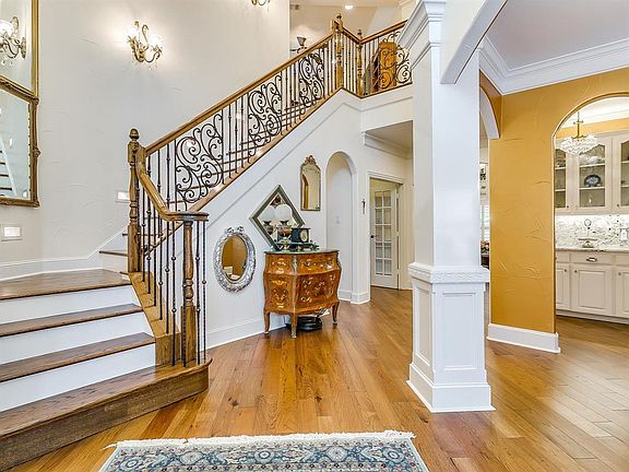 3rd image of 721 Glen Abbey Dr
