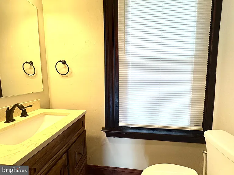 425 Juniper St — Photo 6