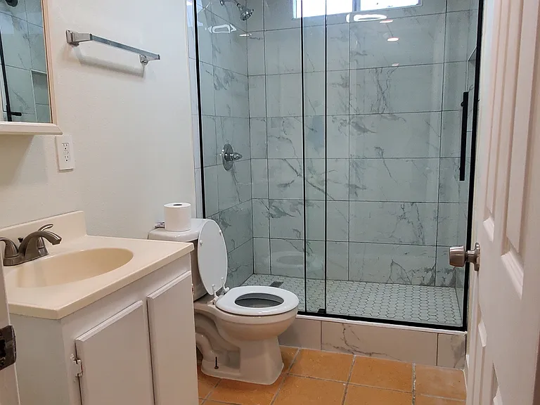 566 E Fernleaf Ave #B — Photo 5